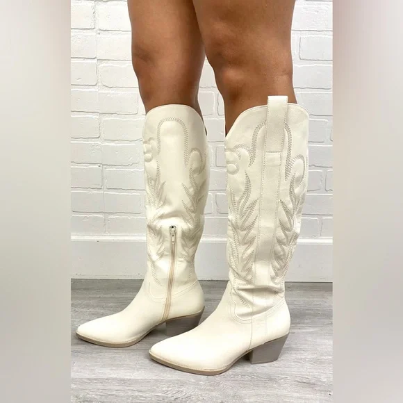 White Boots - Picture 2 of 7